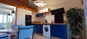 Réfrigérateur, micro-ondes, four, lave-vaisselle