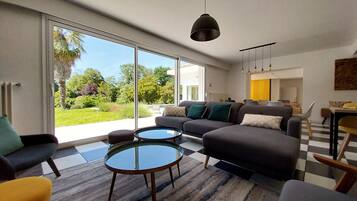 Télévision, cheminée