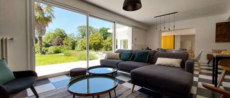 Télévision, cheminée