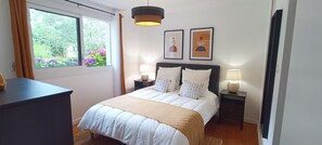 5 bedrooms, iron/ironing board, free WiFi, bed sheets