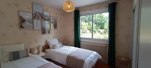 5 bedrooms, iron/ironing board, free WiFi, bed sheets