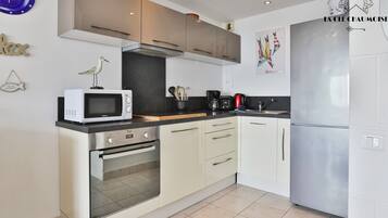 Réfrigérateur, micro-ondes, four, lave-vaisselle