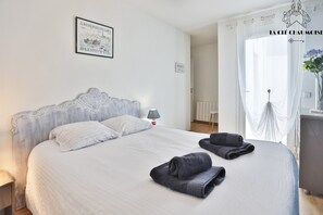 2 quartos, ferros/tábuas de passar roupa, Wi-Fi de cortesia