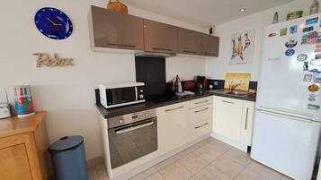 Réfrigérateur, micro-ondes, four, lave-vaisselle