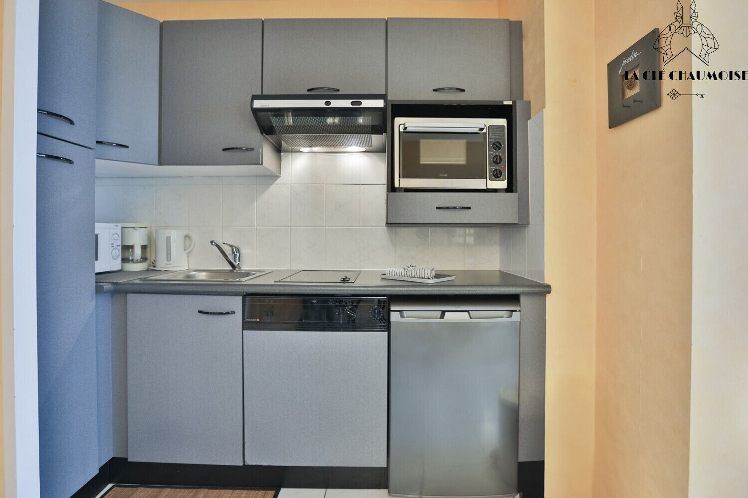 Réfrigérateur, micro-ondes, four, lave-vaisselle