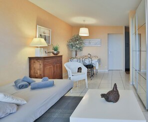 1 chambre, fer et planche à repasser, accès au Wi-Fi (inclus)