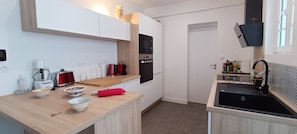 Réfrigérateur, micro-ondes, four, lave-vaisselle