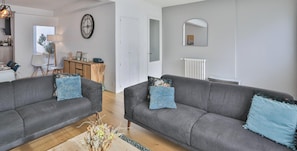 TV - TRIBU I Maison Sablaise 10 pers I 200m Grande Plage (Les Sables-d´Olonne)