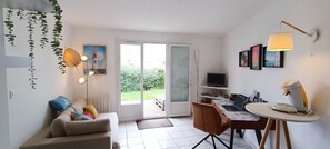 TV - Maisonnette du Sémaphore – Jardin, piscine & parking à La Chaume (Les Sables-d´Olonne)