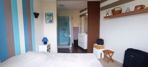 1 غرفة نوم ومكواة/لوح كي وواي فاي مجانًا