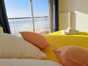 Fer et planche à repasser, Wi-Fi gratuit, draps fournis