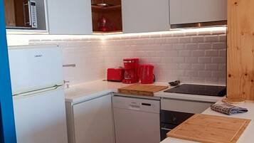 Réfrigérateur, micro-ondes, four, lave-vaisselle