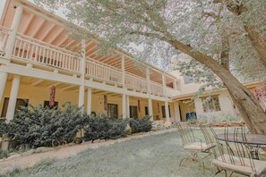 Outdoor dining - Upstairs King Suite w/ shared deck - 2 (Taos County)