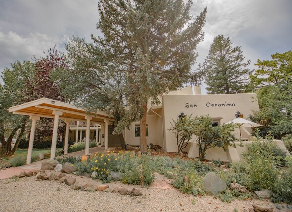 Exterior - Upstairs King Suite w/ shared deck - 2 (Taos County)