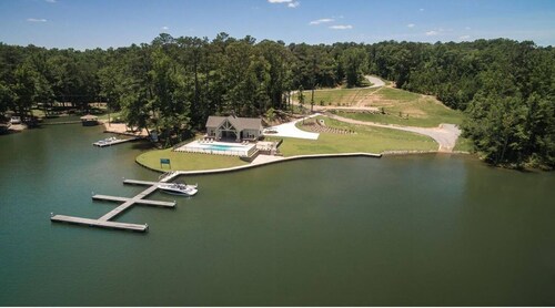 Family Friendly Americana Living at Cabin America on Lake Martin