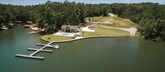 Family Friendly Americana Living at Cabin America on Lake Martin