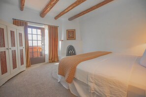 1 bedroom, WiFi - Upstairs King Room w/ shared balcony - 5 (Taos County)