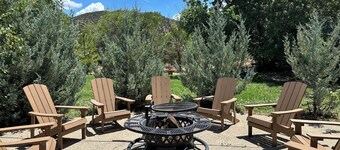 Family room w/ Mountain View - 12