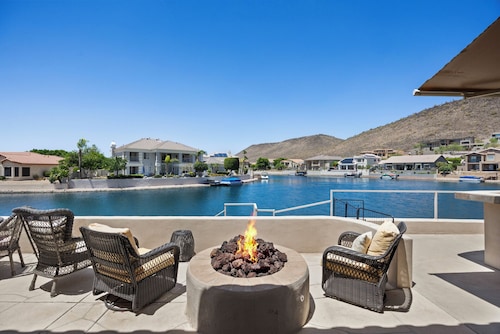 "Casa EnLago” Free Heated Pool, Pontoon Boat, Fishing, Mini Golf!