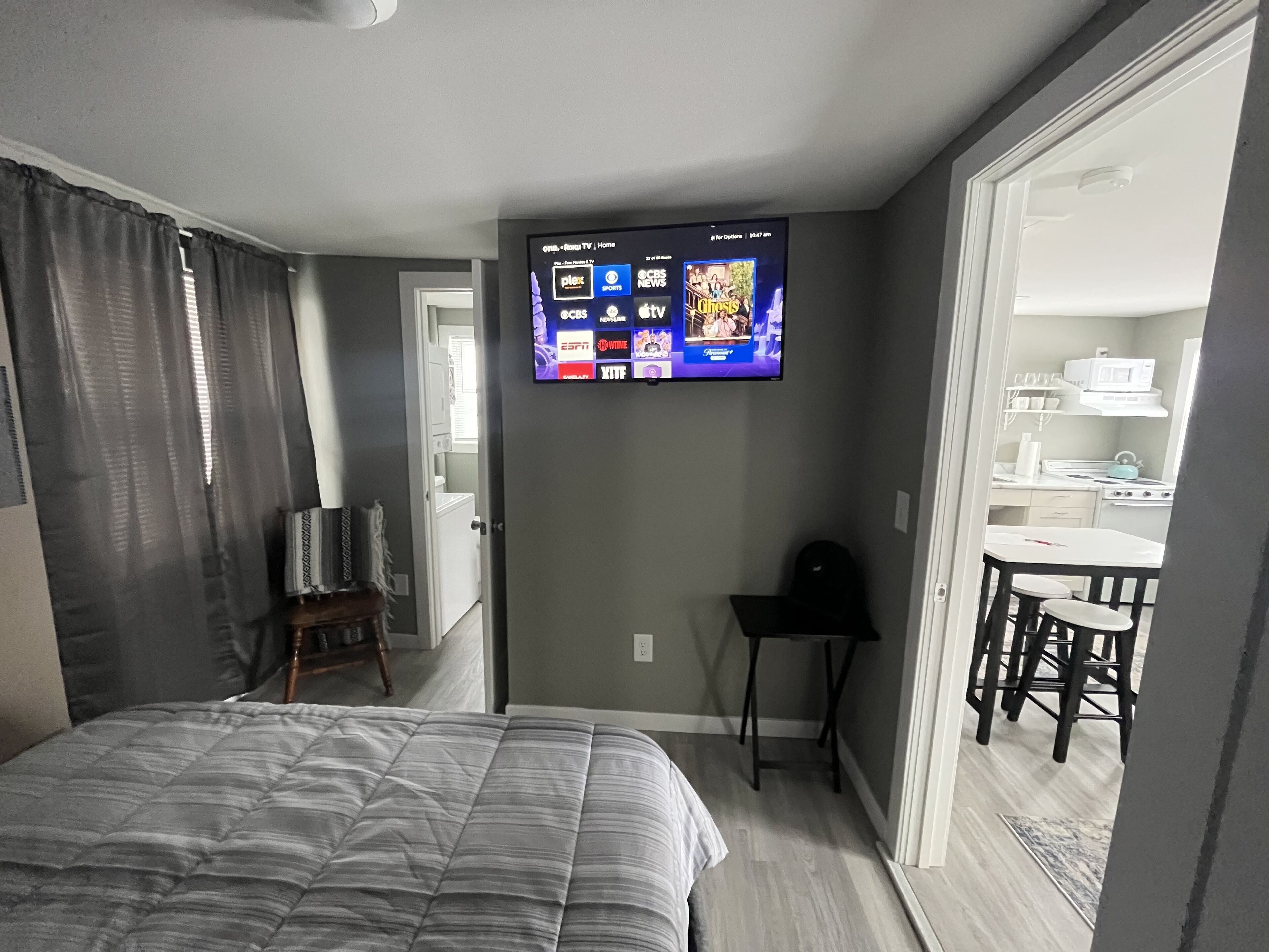 2 bedrooms, travel crib, WiFi, bed sheets