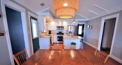 Romantic Historic Cottage in the Ozarks!