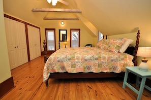 3 bedrooms, desk, iron/ironing board, free WiFi