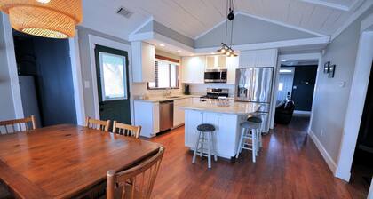 Romantic Historic Cottage in the Ozarks!