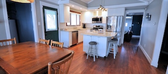 Romantic Historic Cottage in the Ozarks!