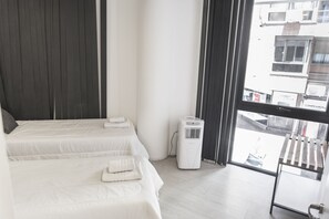 羽毛の掛け布団、防音設備、WiFi (無料)、ベッドシーツ