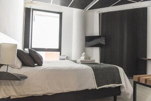 Apartment, 3 Bedrooms | Down comforters, soundproofing, free WiFi, bed sheets