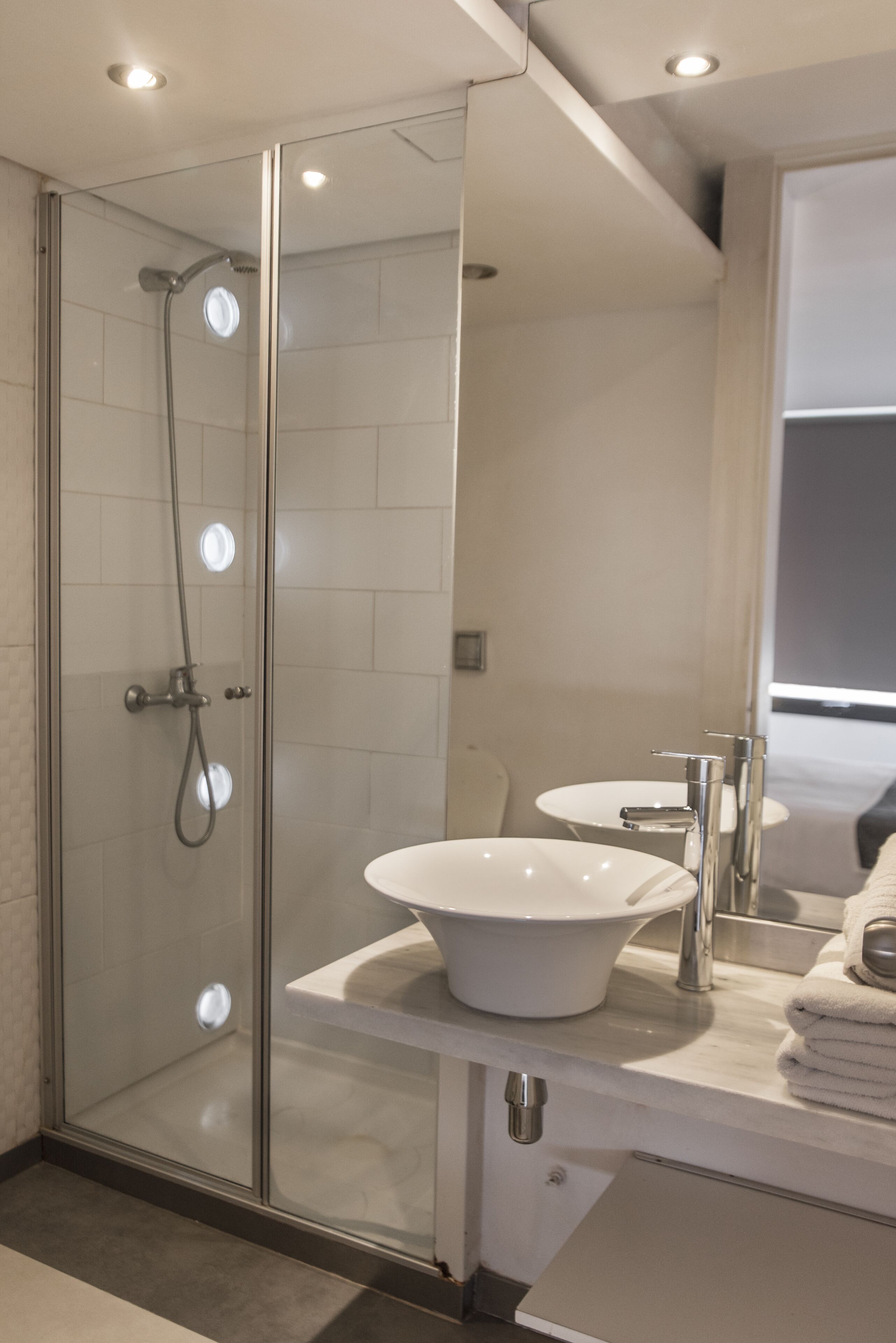 Monolocale | Bagno | Doccia, set di cortesia gratuito, asciugacapelli, asciugamani