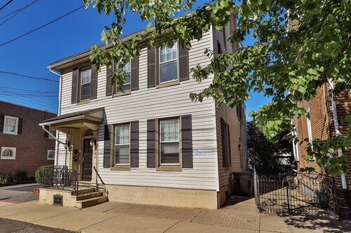 Well Decorated Apartment in Historic Bethlehem - 2 Night Min