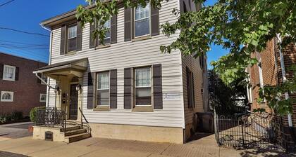 Well Decorated Apartment in Historic Bethlehem - 2 Night Min