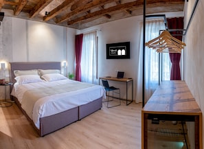 Habitació doble o amb dos llits individuals Deluxe | Llençols de cotó egipci, roba de llit d'alta qualitat i cobrellits