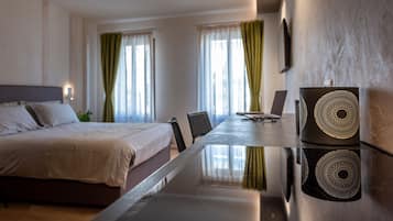 Deluxe-Doppel- oder -Zweibettzimmer, Kanalblick | Bettwäsche aus ägyptischer Baumwolle, hochwertige Bettwaren