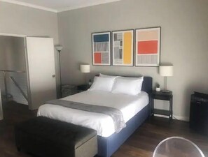 2 bedrooms, desk, iron/ironing board, free WiFi