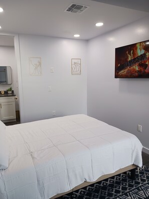 2 bedrooms, iron/ironing board, free WiFi, bed sheets