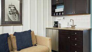 Flat-screen TV, fireplace