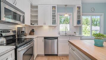 Réfrigérateur, micro-ondes, four, lave-vaisselle