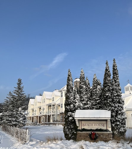 "The Hampton" at The Beach House at Lake Street Luxury Townhome, Pool, Hot Tub, Golf Membership, Near Lake and Beaches