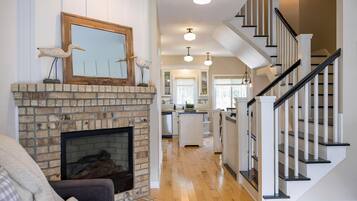 Télévision, cheminée