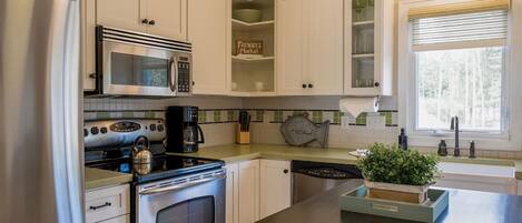 Réfrigérateur, micro-ondes, four, lave-vaisselle