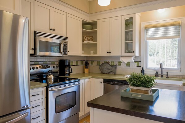 Fridge, microwave, oven, dishwasher