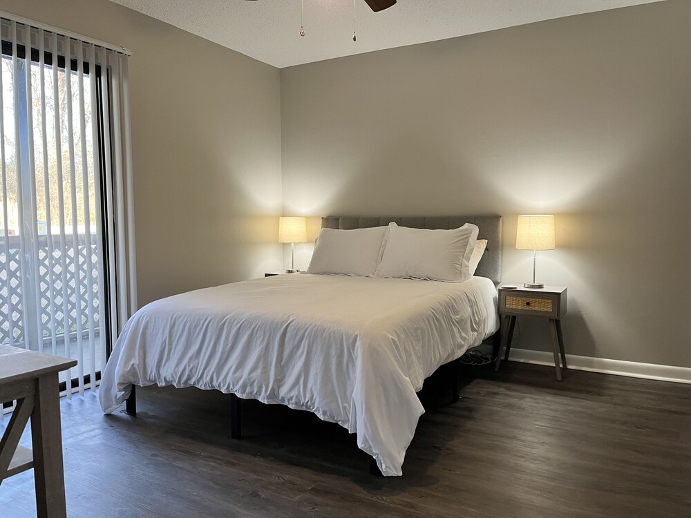 2BD2BA MidCity Condo Huntsville FeWodirekt