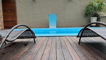 Kolam renang outdoor