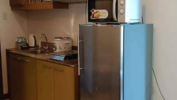 Fridge, microwave, stovetop, coffee/tea maker