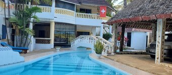 2 minutes walk to the Beach!3 bedroom villa