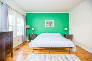 4 bedrooms, desk, iron/ironing board, free WiFi