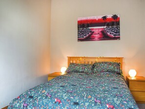 1 bedroom, free WiFi, bed sheets - 1 bedroom accommodation in Llanfynydd (Llanfynydd)