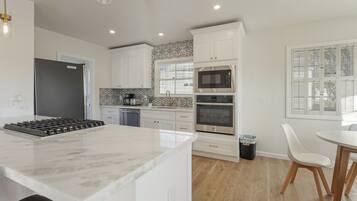 Refrigerador, microondas, parrilla de estufa y lavavajillas